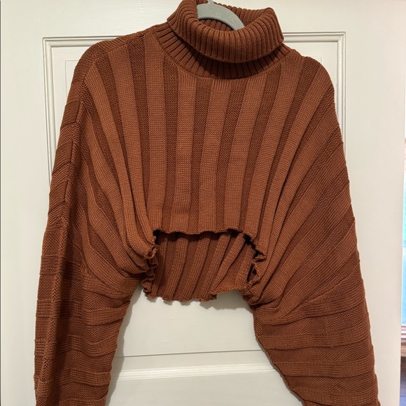 Cropped cowl neck sweater - Picture 2 of 5